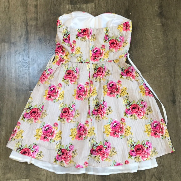 Strapless flower dress - Picture 4 of 5